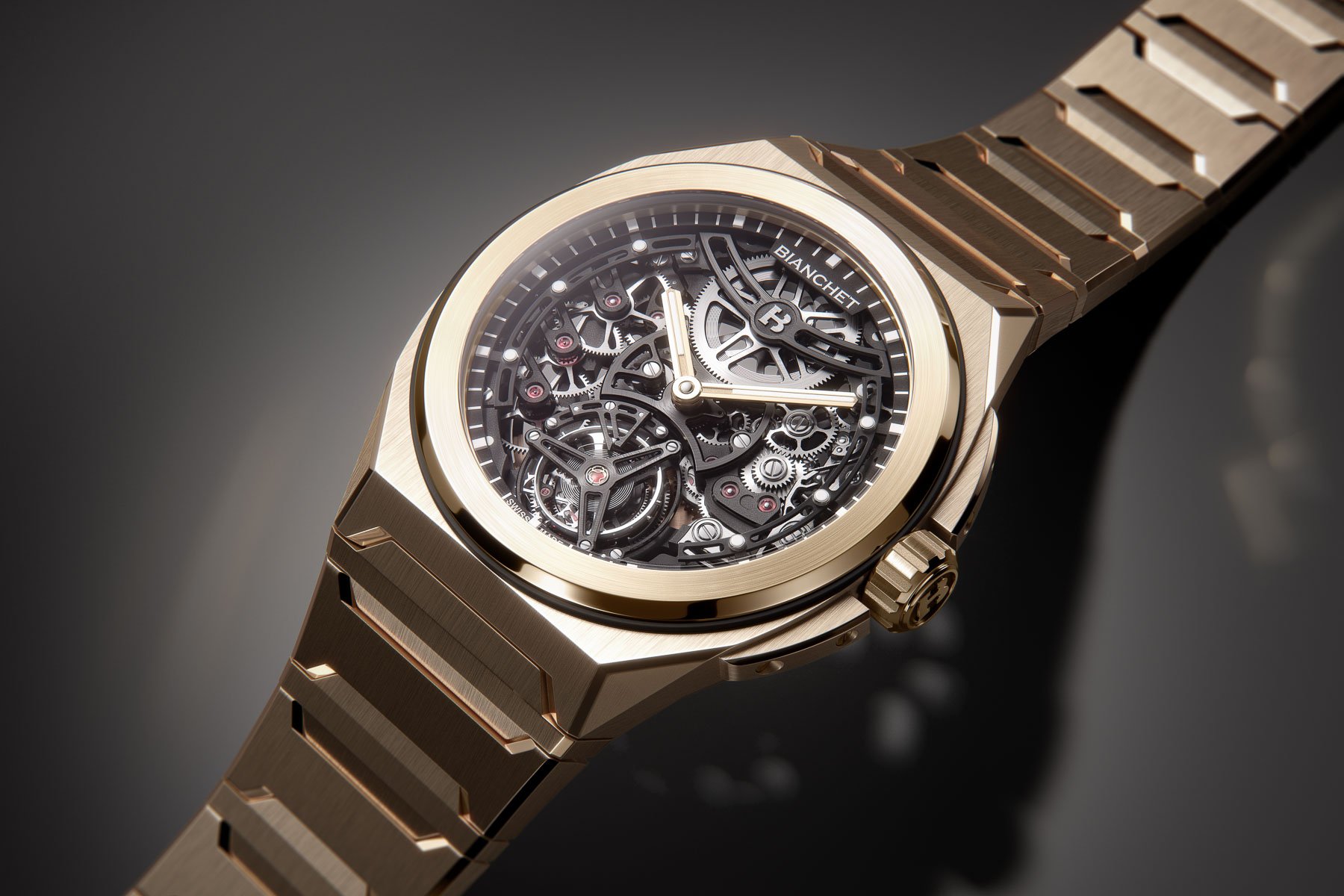 Bianchet Rotondo UltraFino Rose Gold diagonal lay