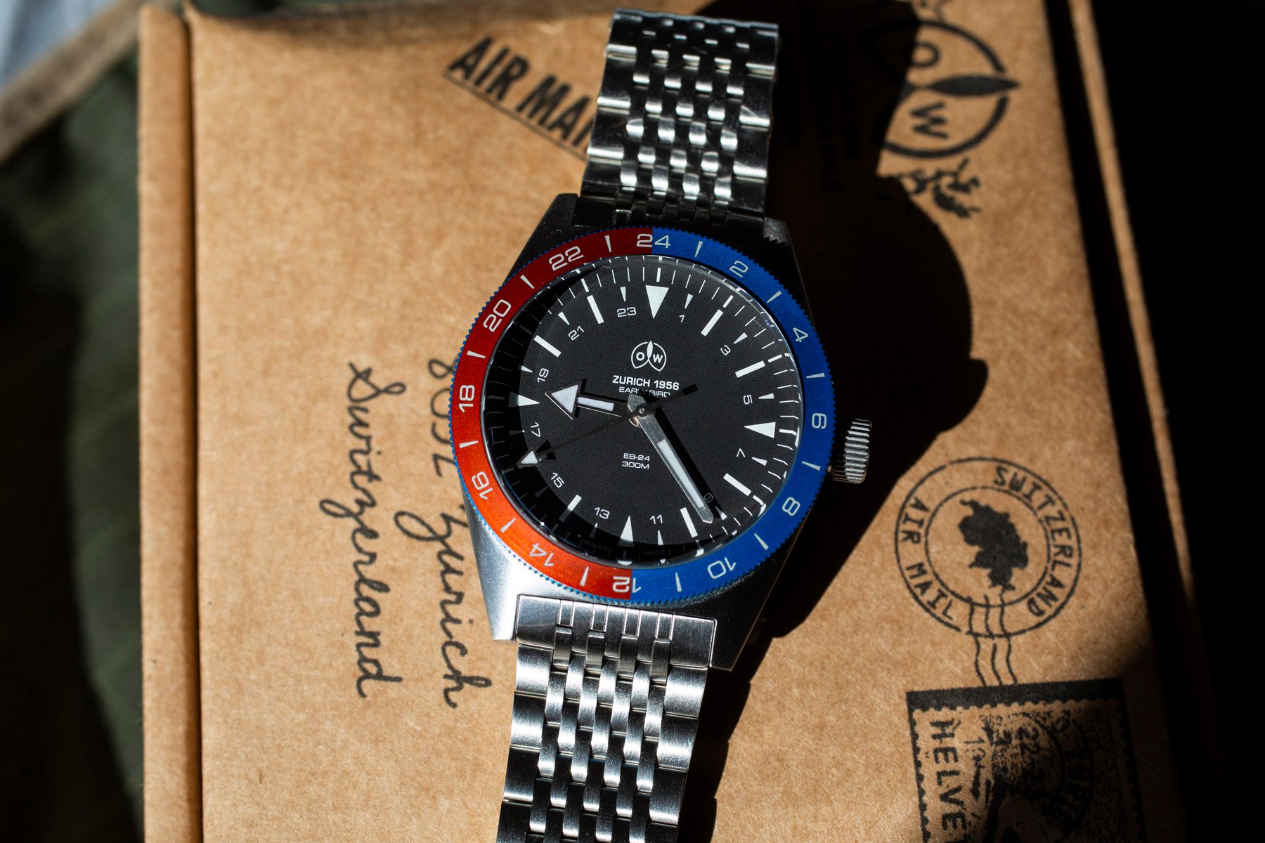 Ollech & Wajs Early Bird EB-24 flat-lay on box