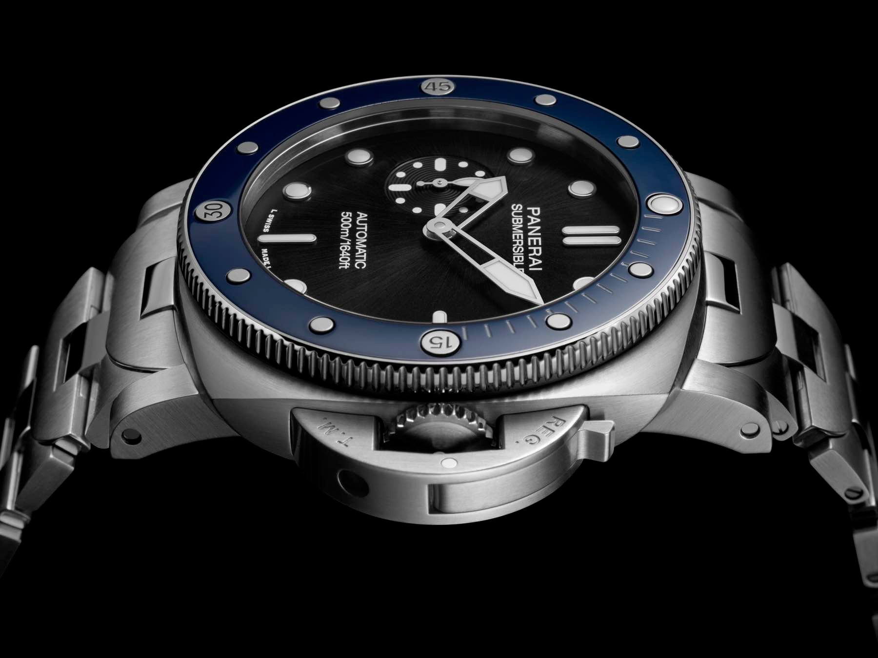 Panerai Submersible PAM01756 profile