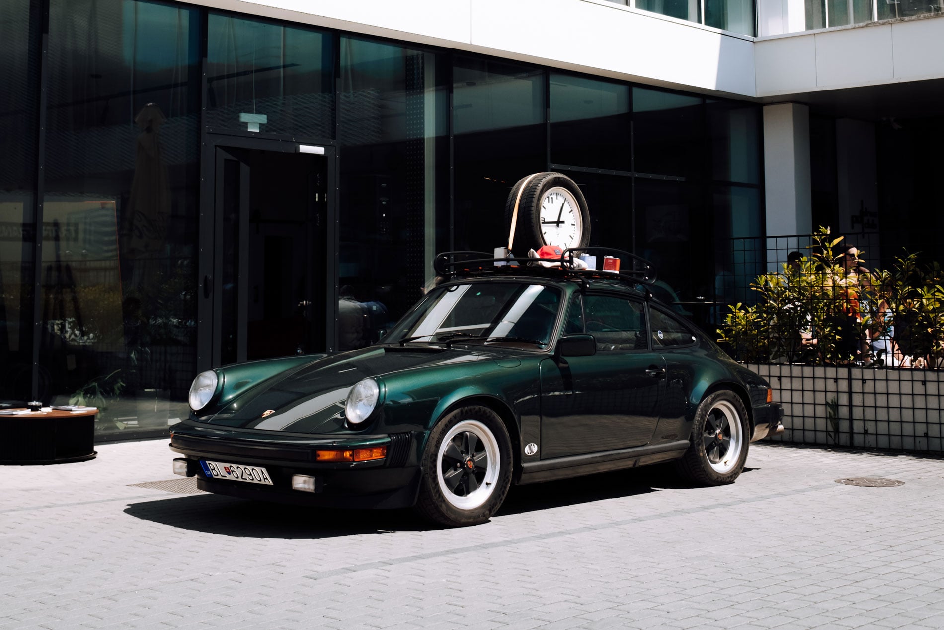 Tomas's Porsche 911 with the Pragotron UDC Coffee Timer on top