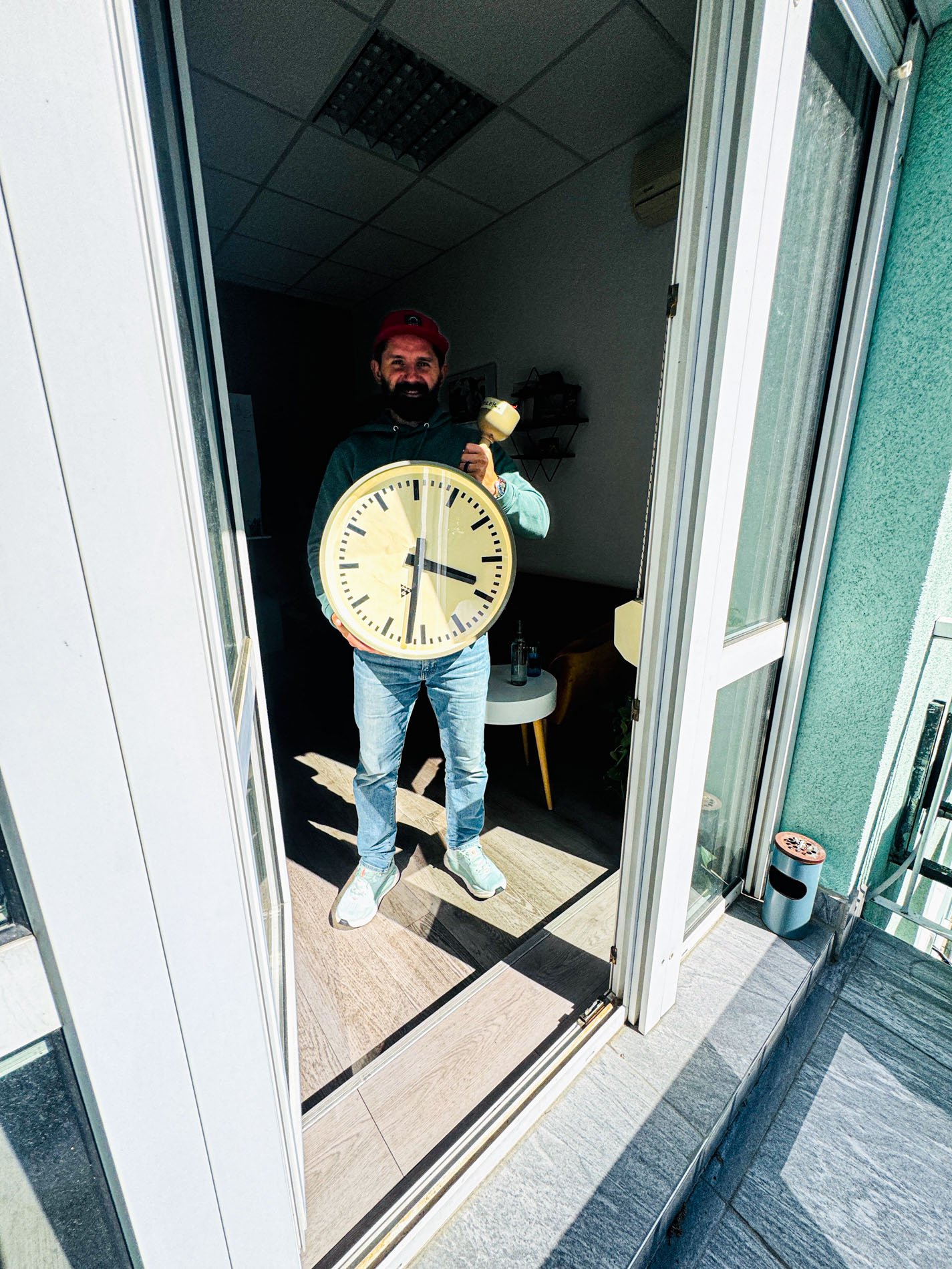 Tomas holding a Pragotron PD40 clock
