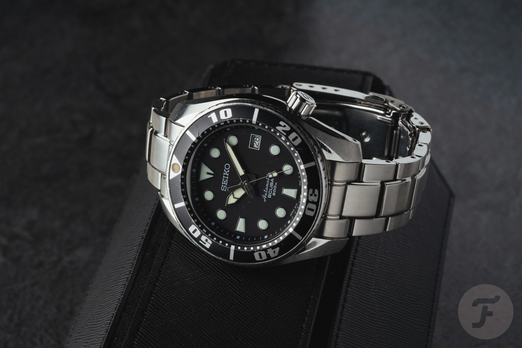 Seiko Sumo SBDC001 on its side