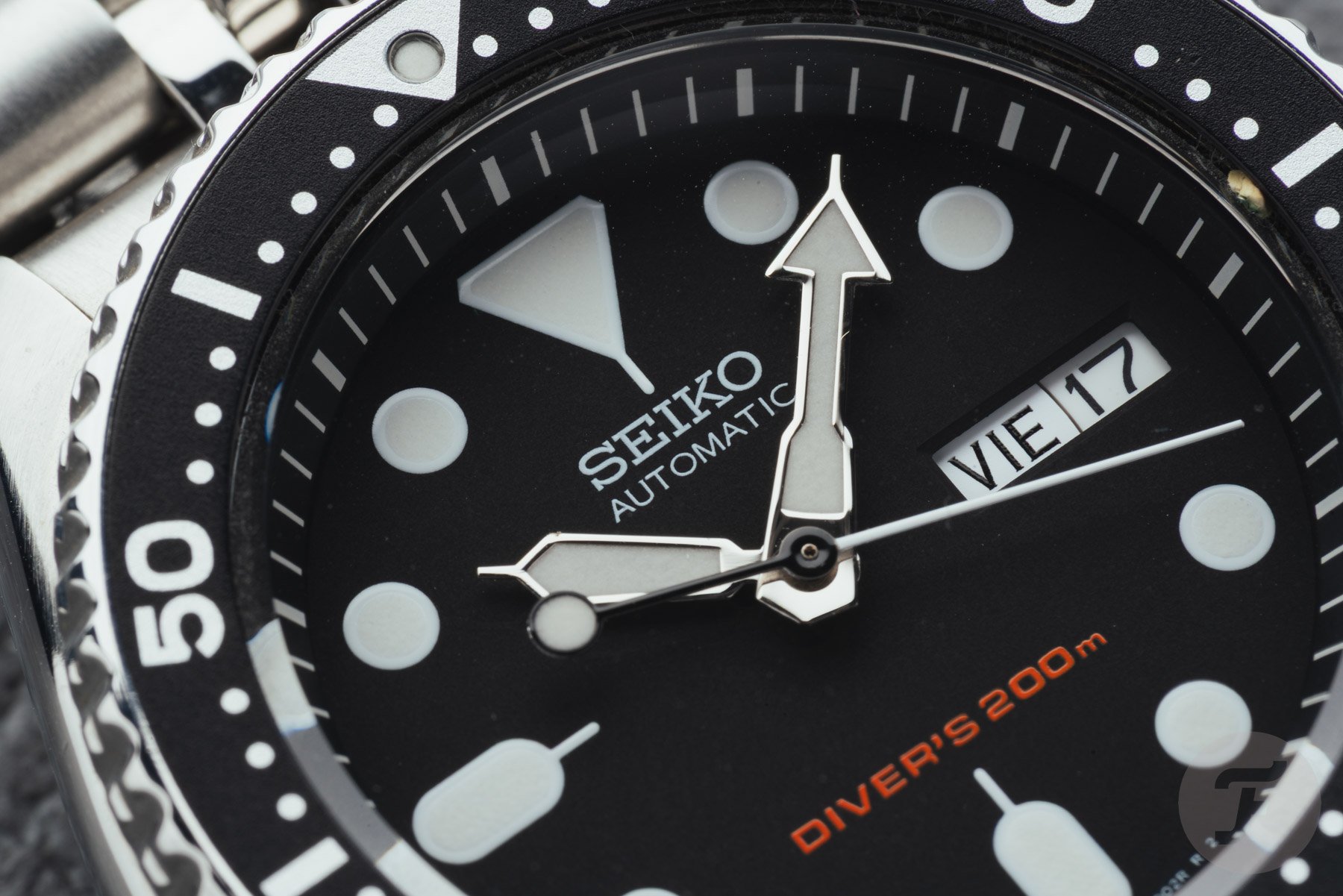 Seiko SKX007 dial up close