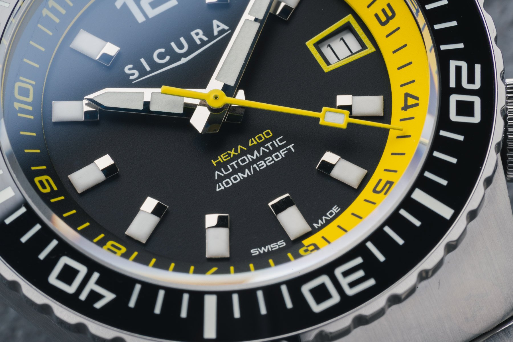 black-dial Sicura Hexa 400 dial macro