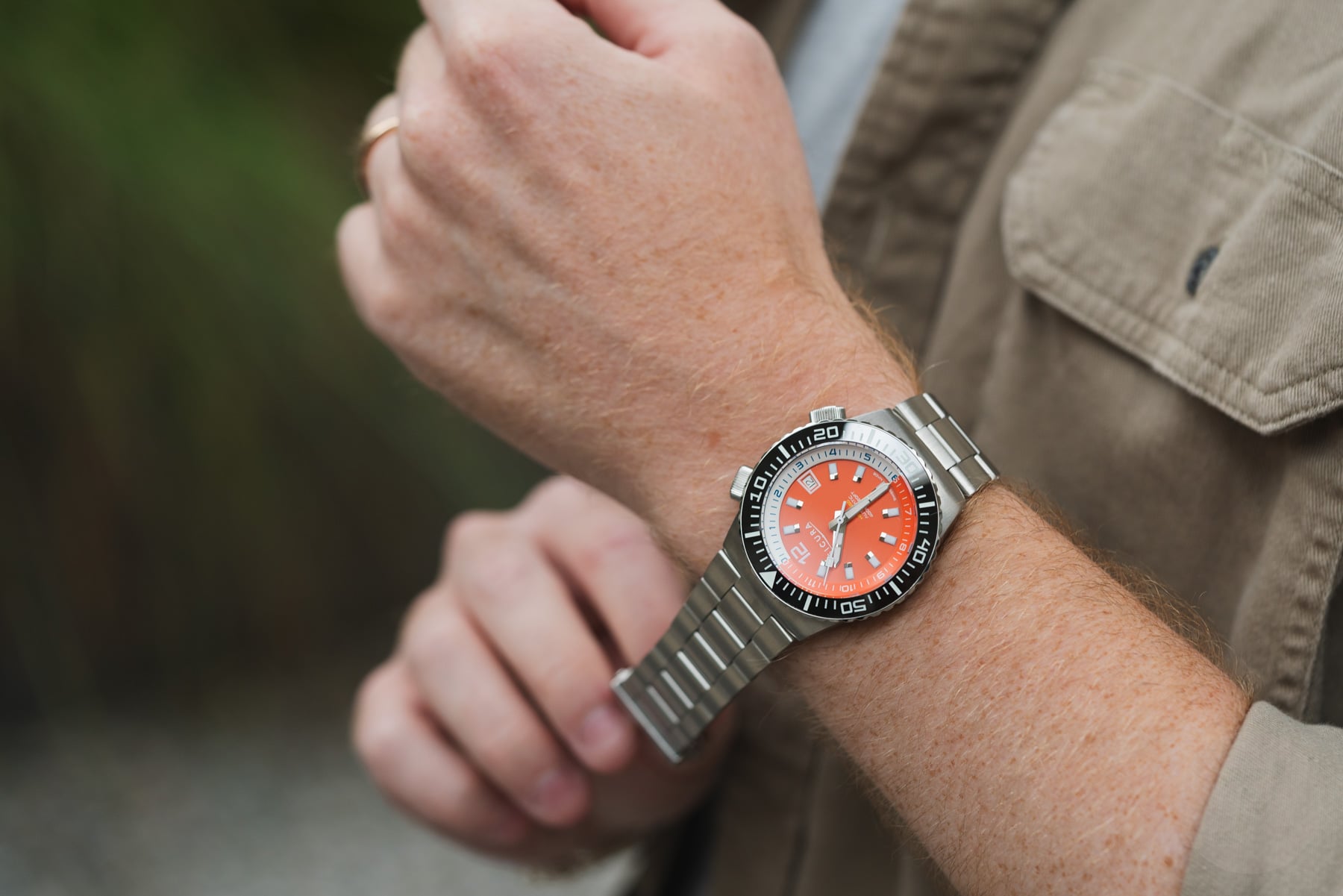 putting orange-dial Sicura Hexa 400 on wrist