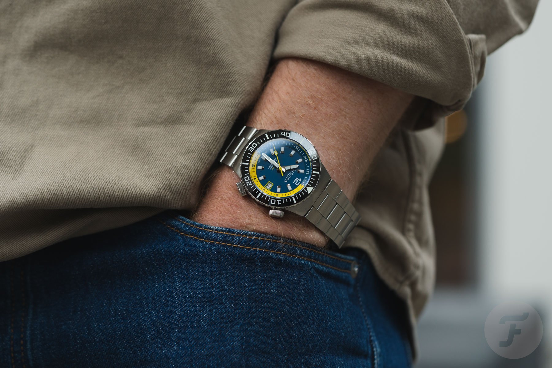 blue-dial Sicura Hexa 400 pocket shot