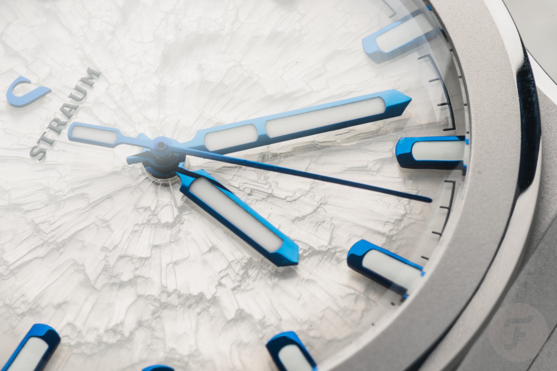 Straum Frozen Metal Titanium dial closeup
