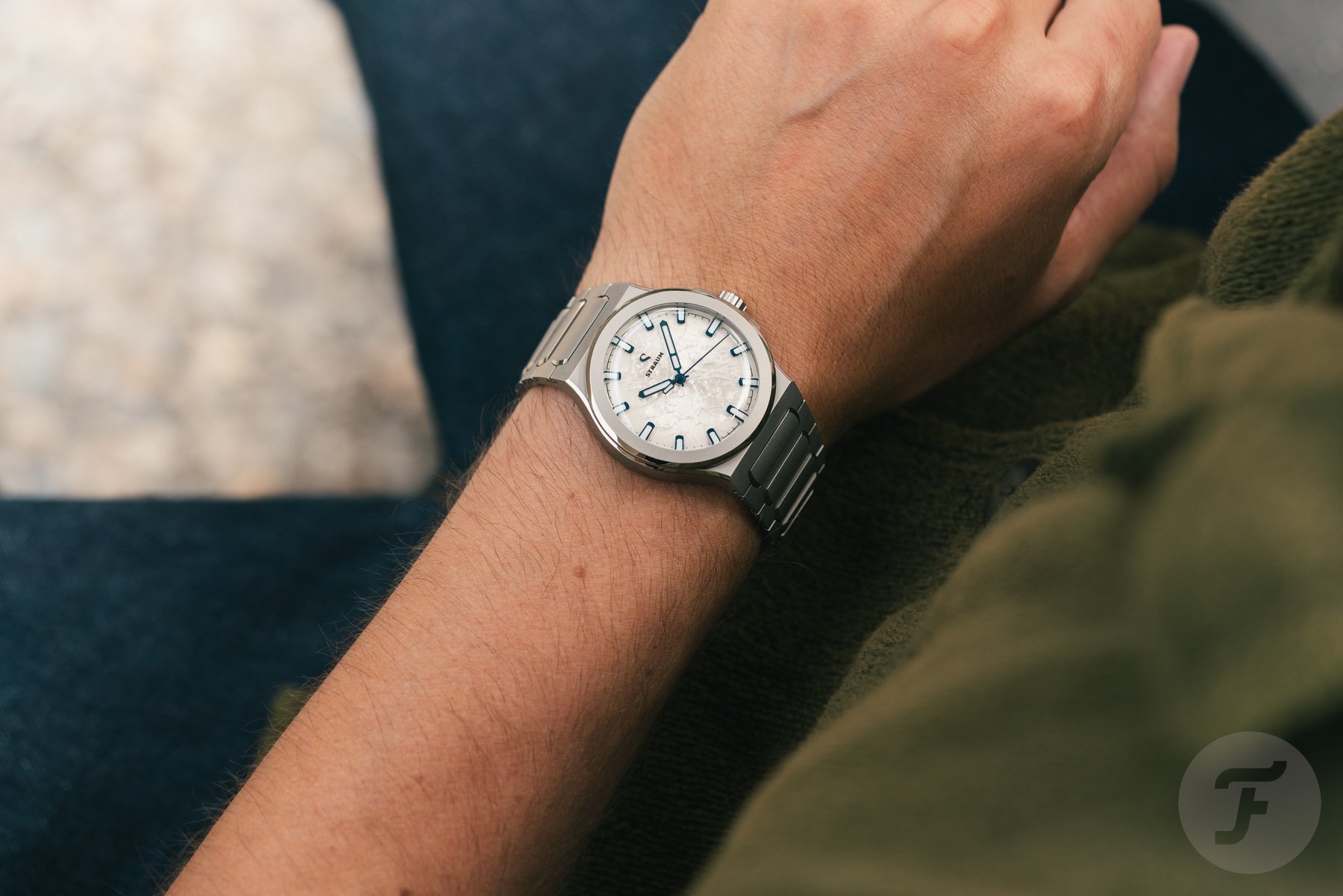 Straum Frozen Metal Titanium on wrist, over the shoulder