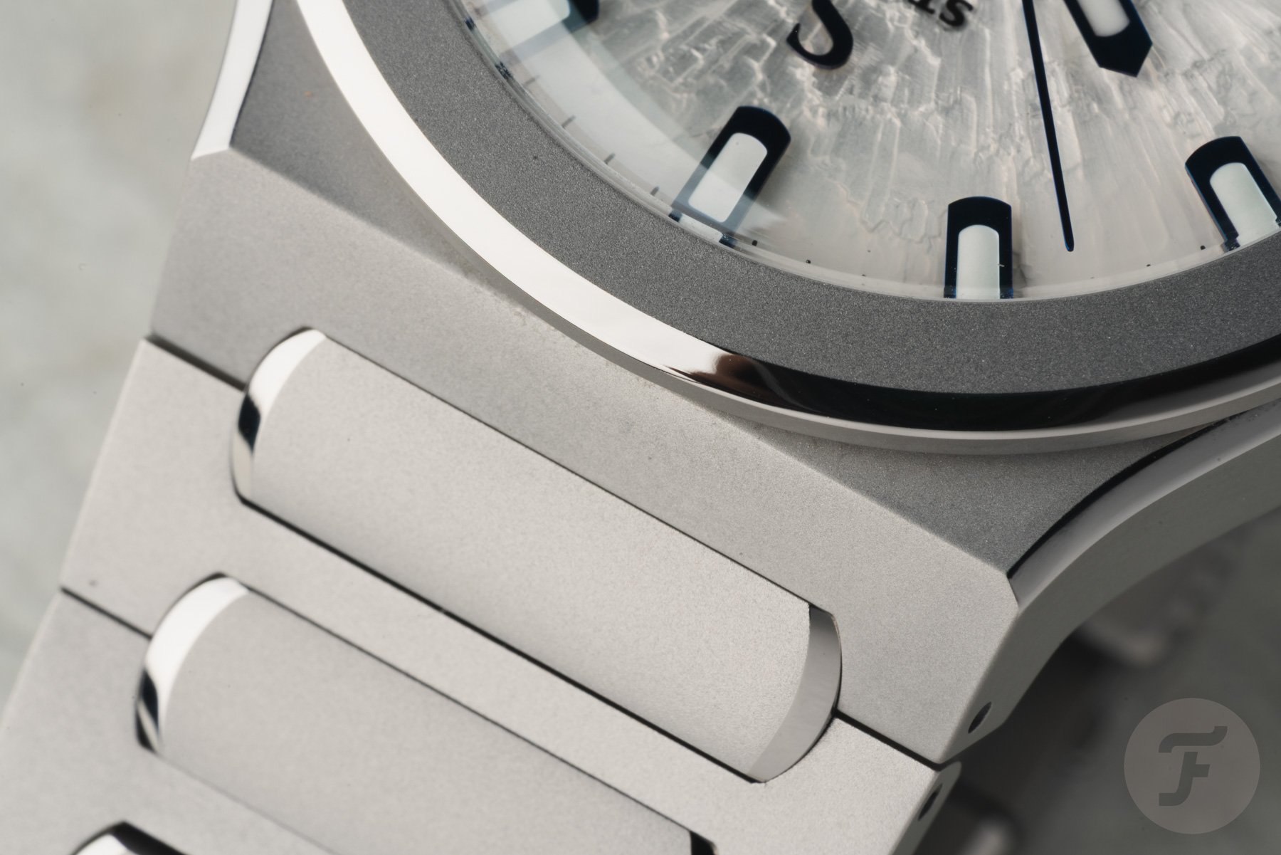 Straum Frozen Metal Titanium closeup