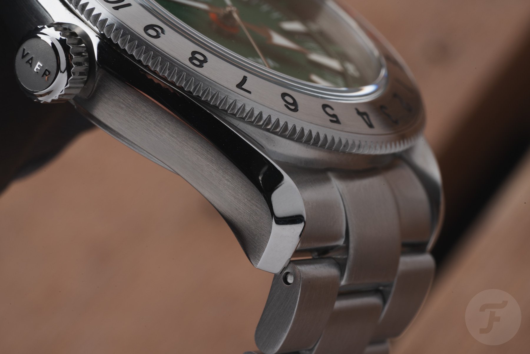 Vaer G2 Fairway GMT lug detail