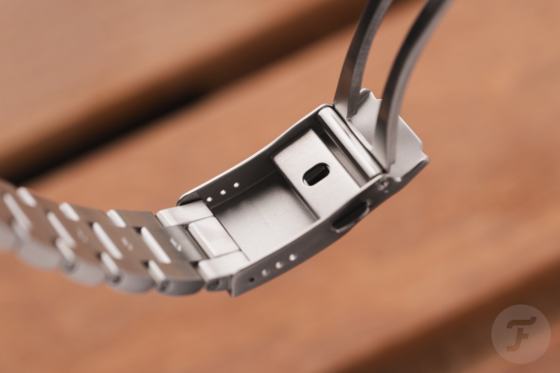 inside of Vaer G2 Fairway GMT folding clasp
