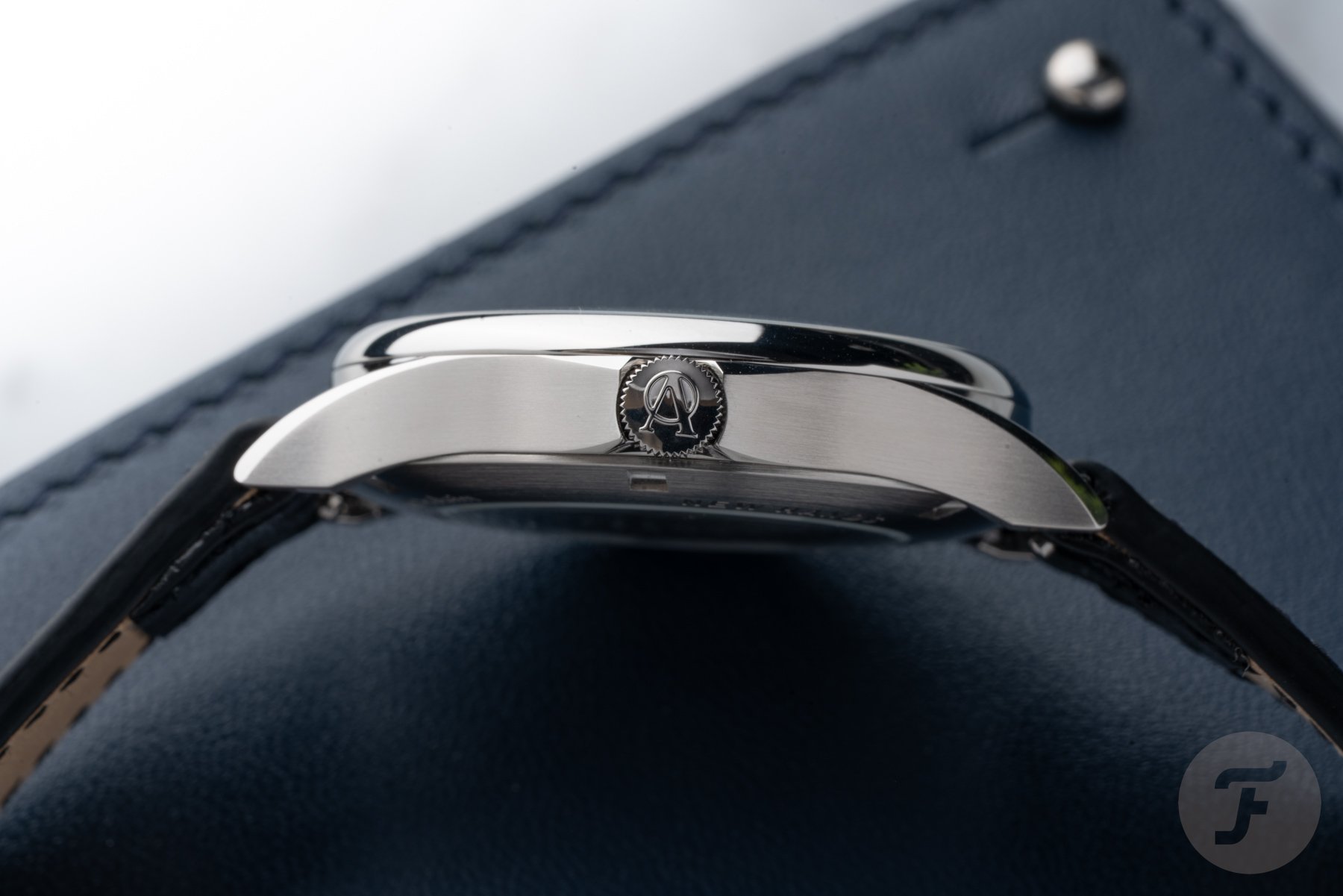 anOrdain Model 1 Porcelain × Kia Tasbihgou case profile