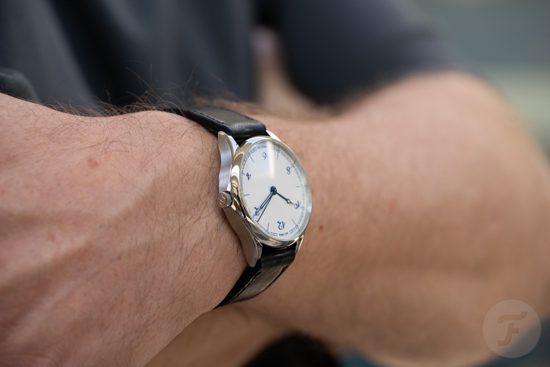 anOrdain Model 1 Porcelain × Kia Tasbihgou on-wrist profile shot