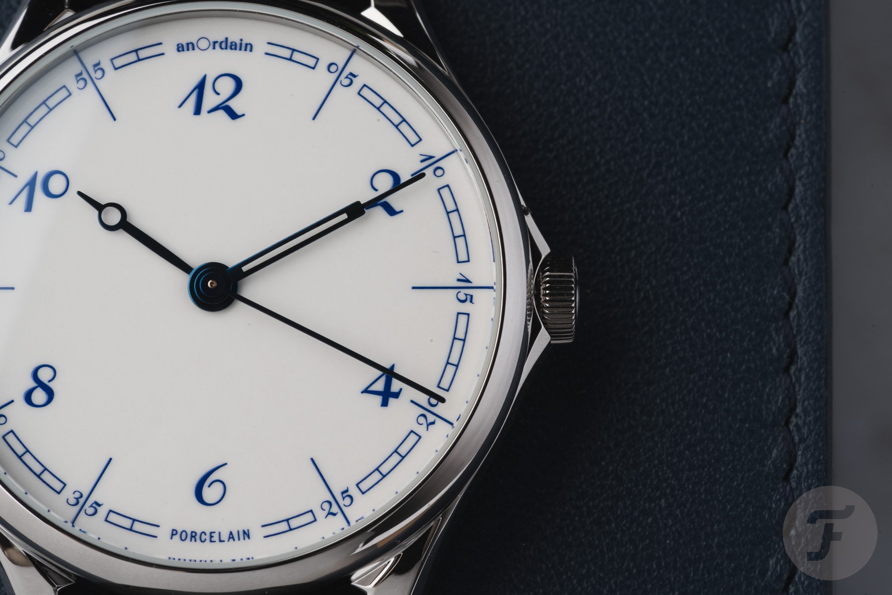 anOrdain Model 1 Porcelain × Kia Tasbihgou dial up close