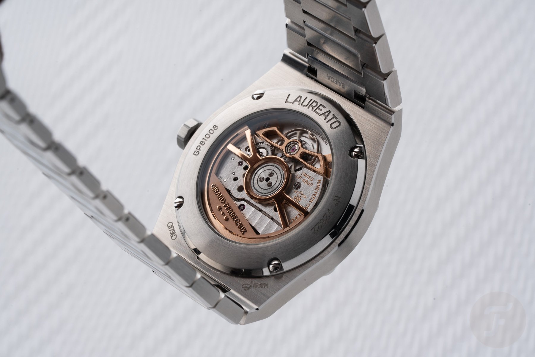 Girard-Perregaux Laureato Fifty 39mm 81008-11-3627-1CM