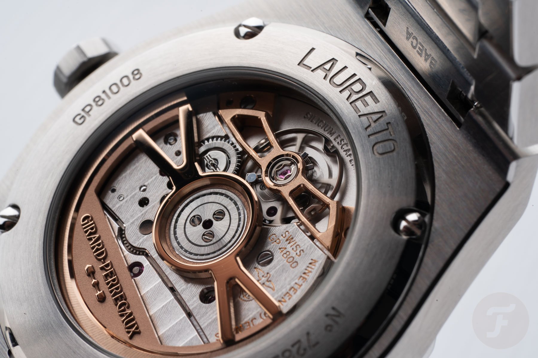 Girard-Perregaux Laureato Fifty 39mm 81008-11-3627-1CM