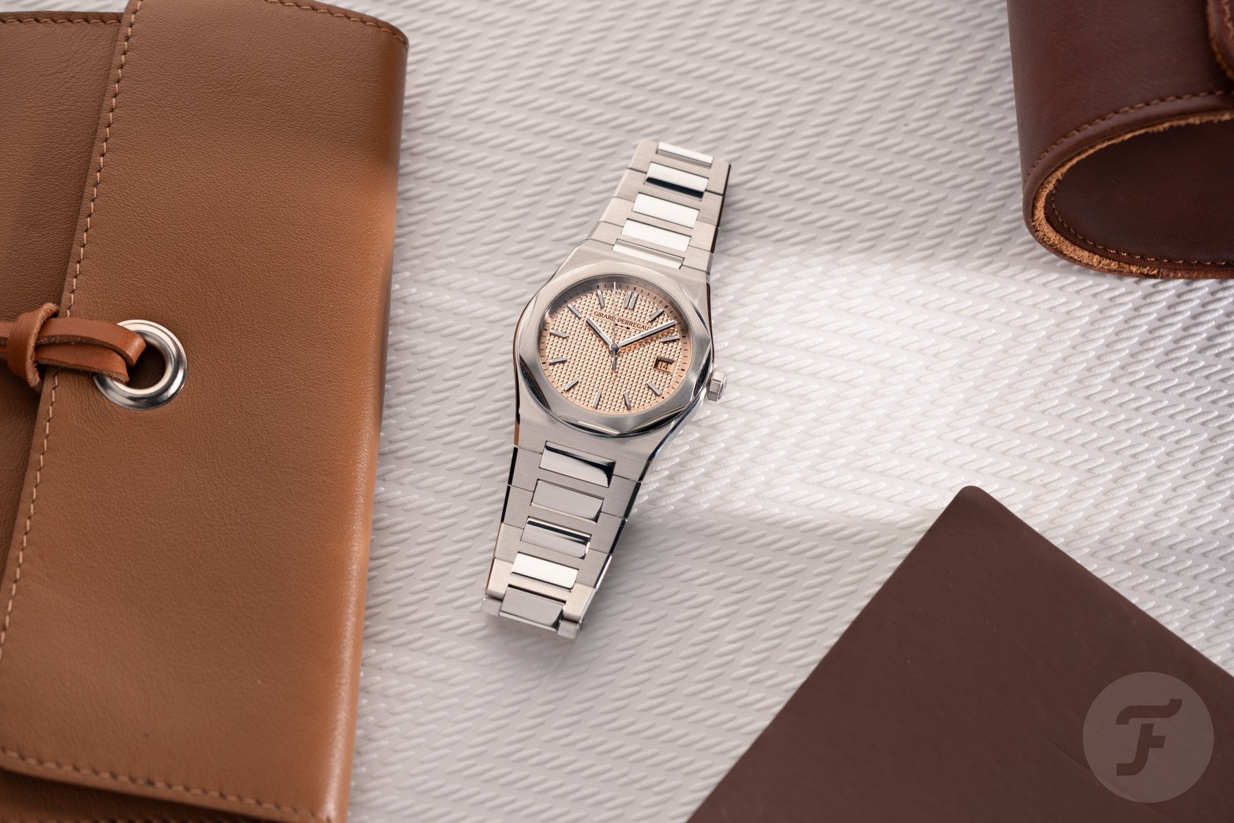 Girard-Perregaux Laureato Fifty 39mm 81008-11-3627-1CM