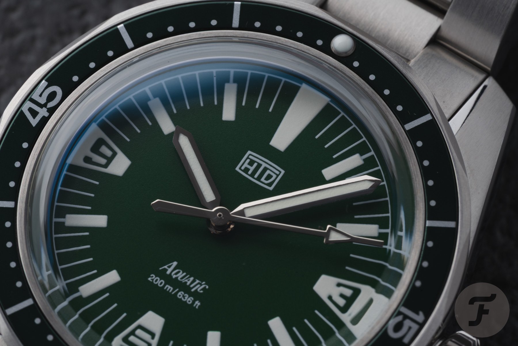 green HTD Aquatìc SpaceBoy dial up close