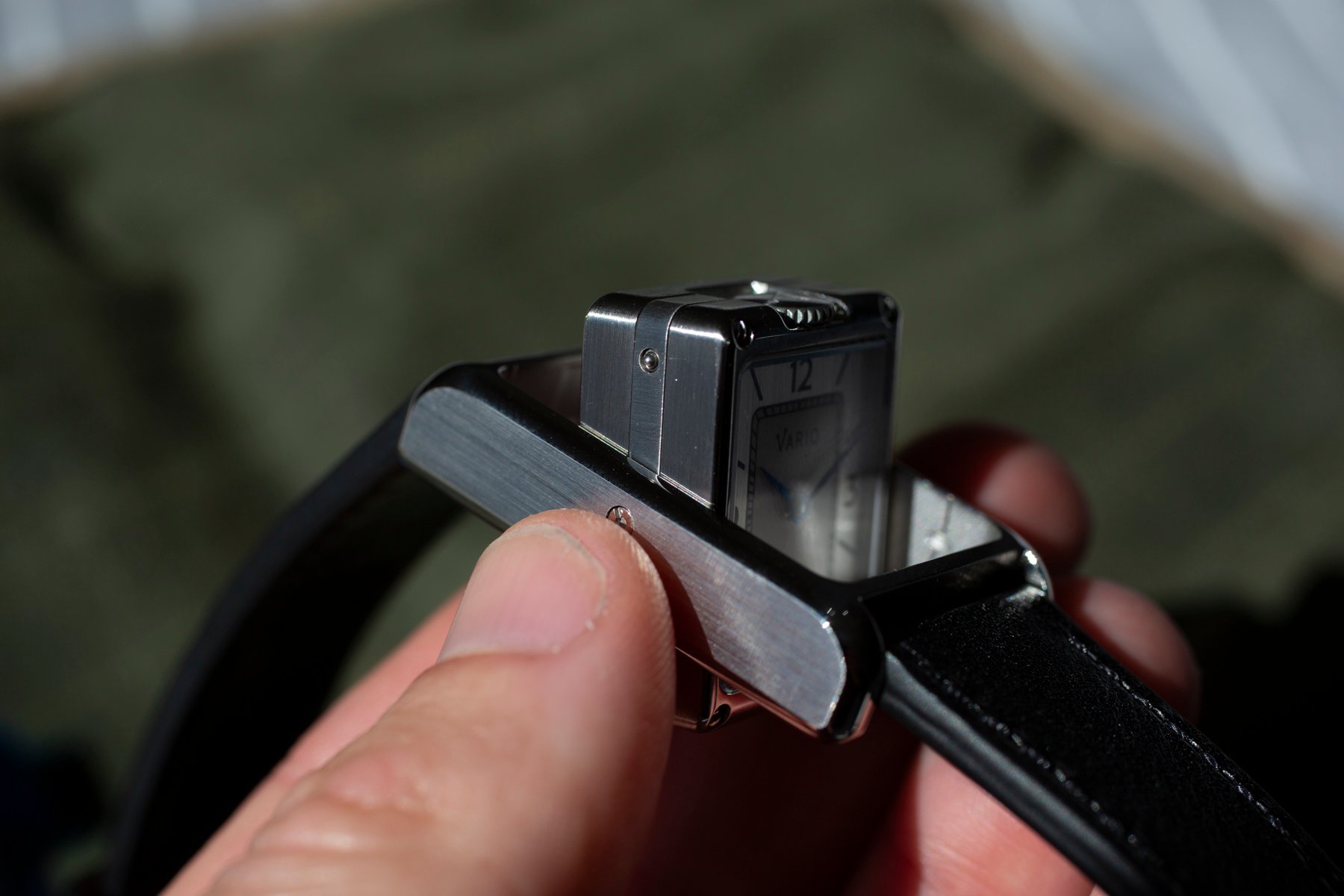 Vario Versa case mid-flip