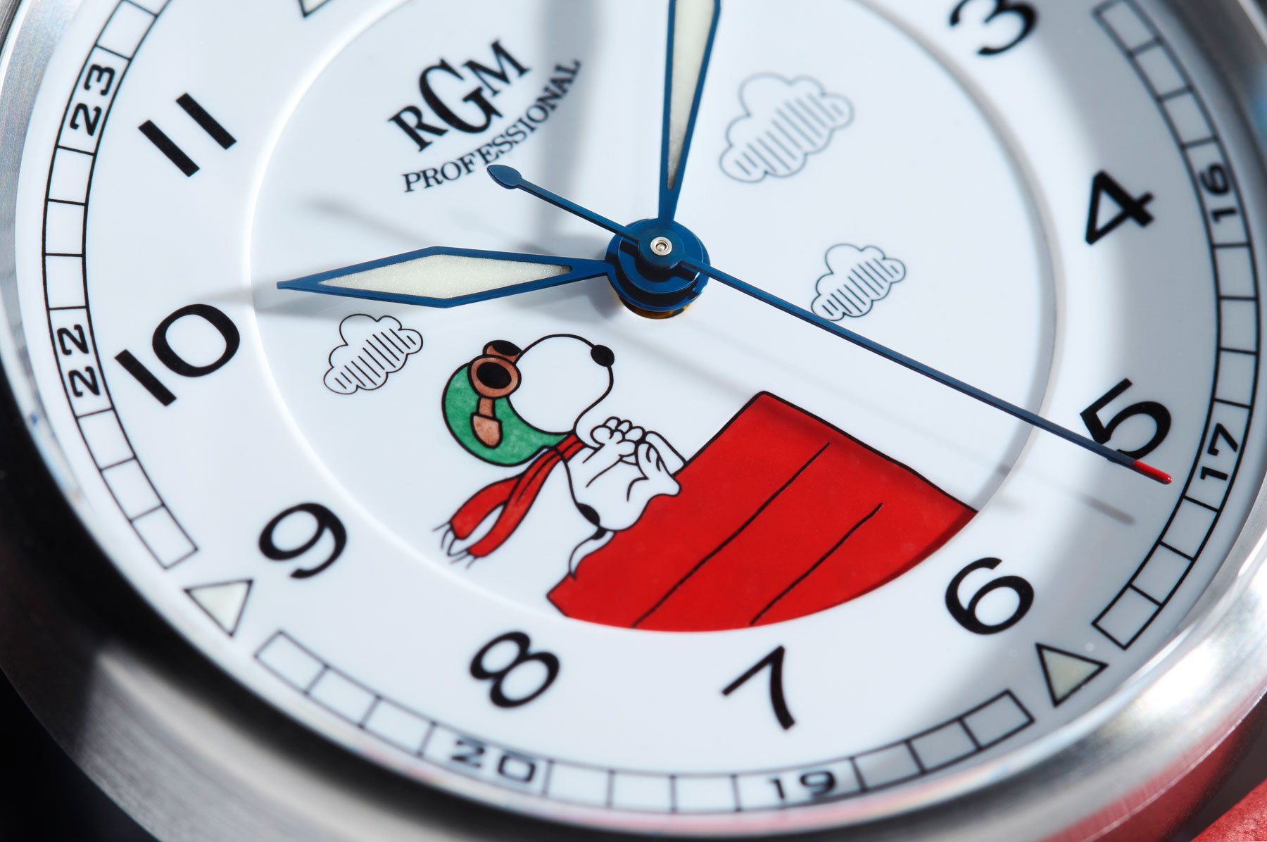 RGM Model 151 Snoopy Flying Ace enamel macro