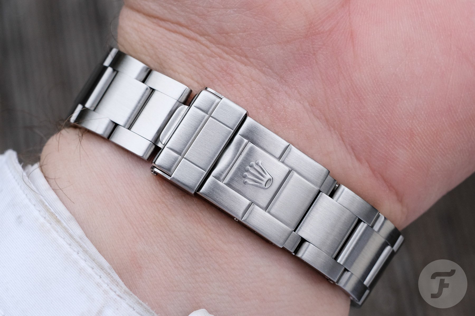 Rolex GMT-Master II 16710 Oyster bracelet and clasp on wrist