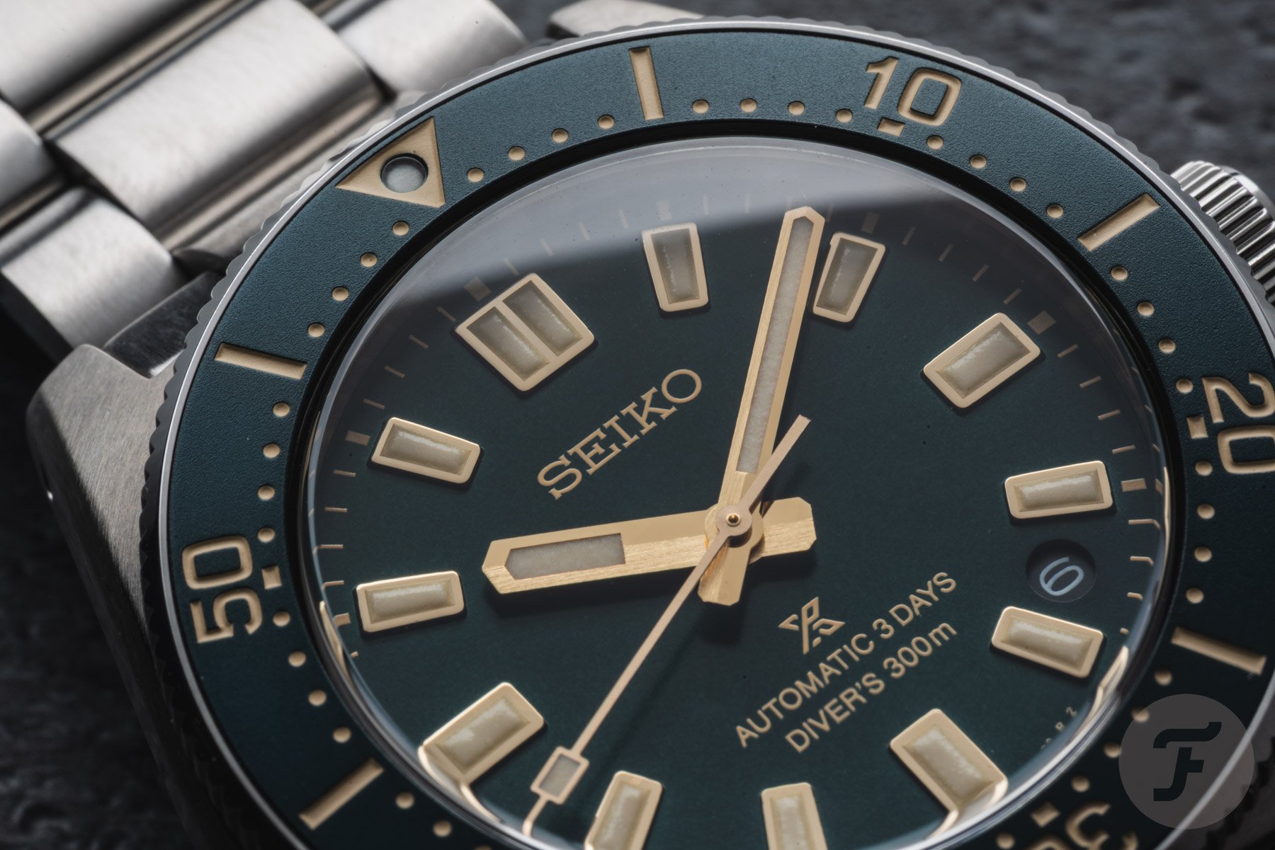 Seiko Prospex 1965 Heritage Diver's Watch HBC010 dial and bezel up close