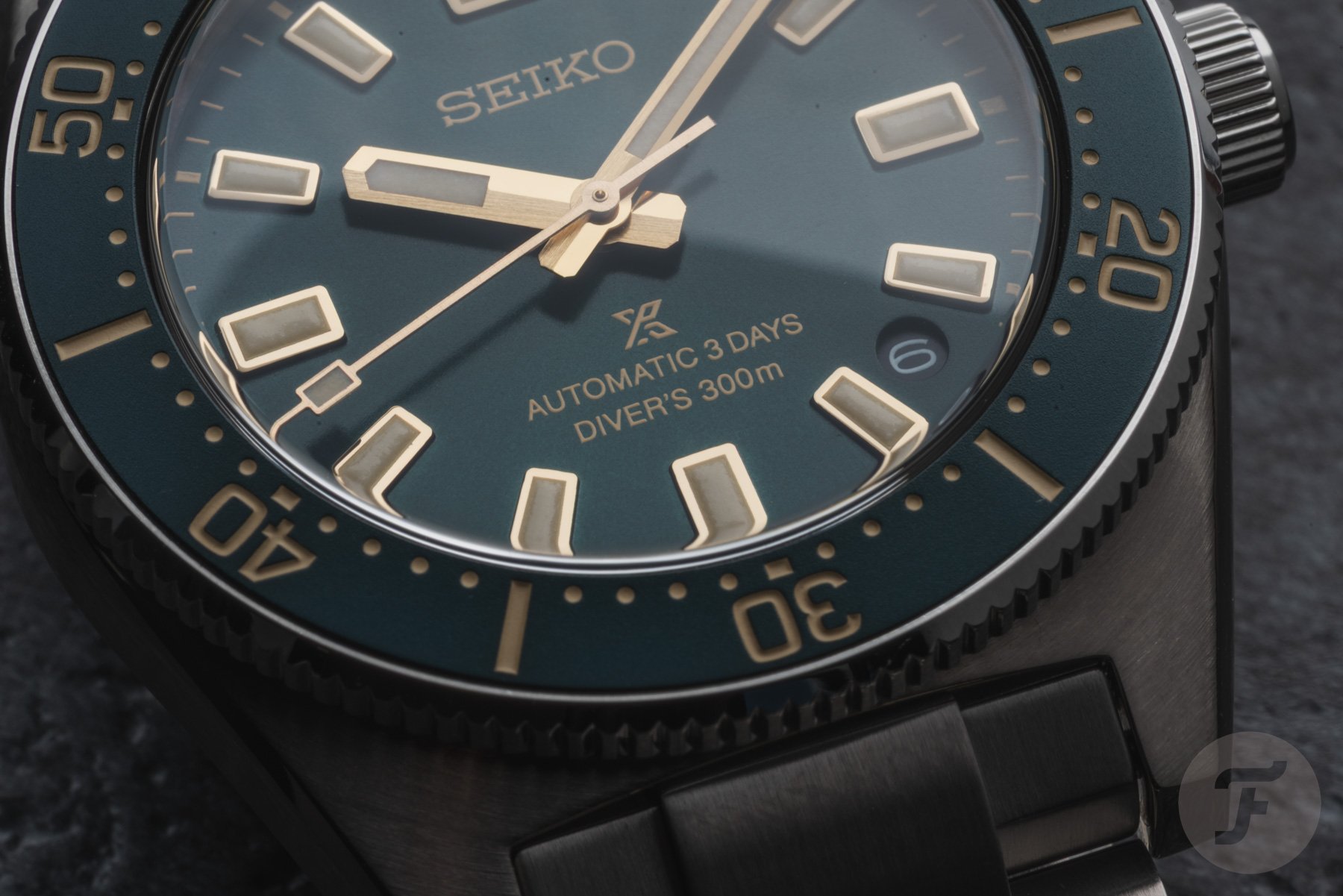 Seiko Prospex 1965 Heritage Diver's Watch HBC010 dial and bezel up close
