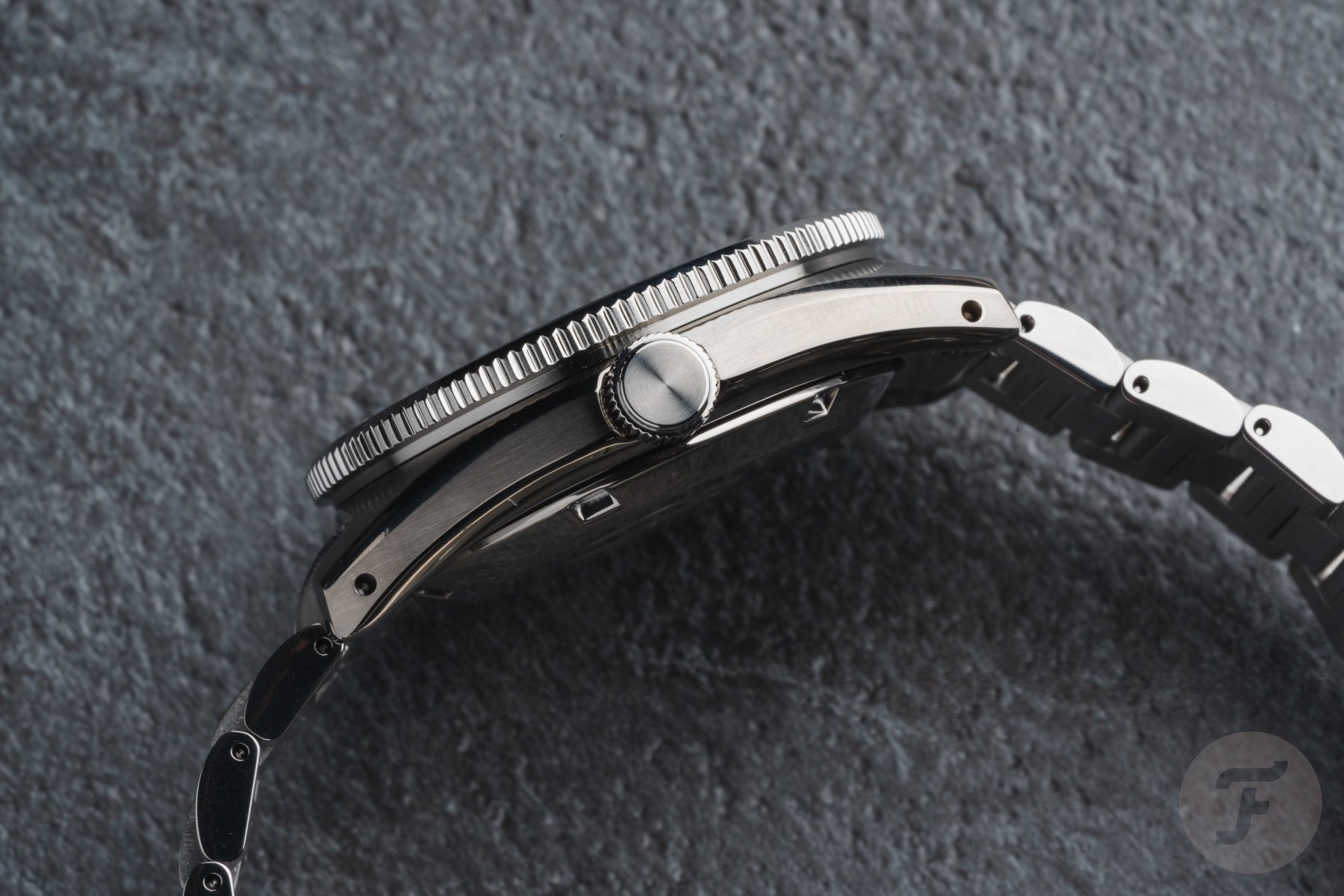 Seiko Prospex 1965 Heritage Diver's Watch HBC010 case profile, crown side