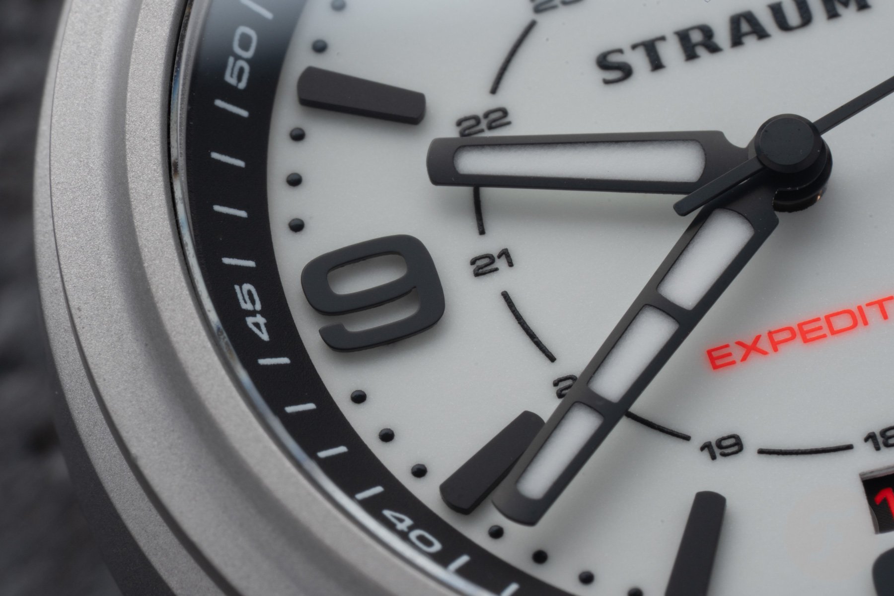lume-dial Straum Expedition handset macro shot
