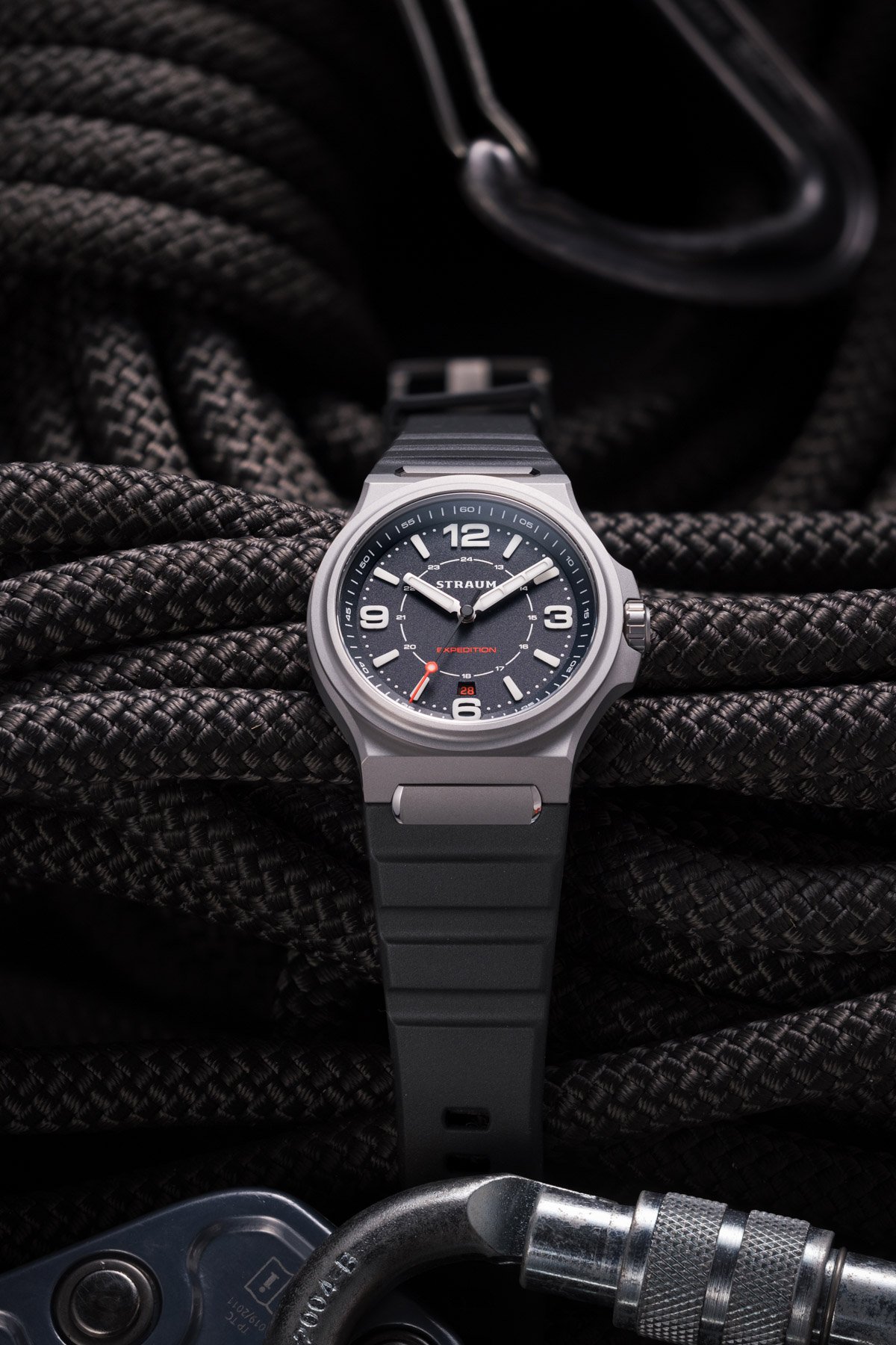 blue-dial Straum Expedition on climbing rope