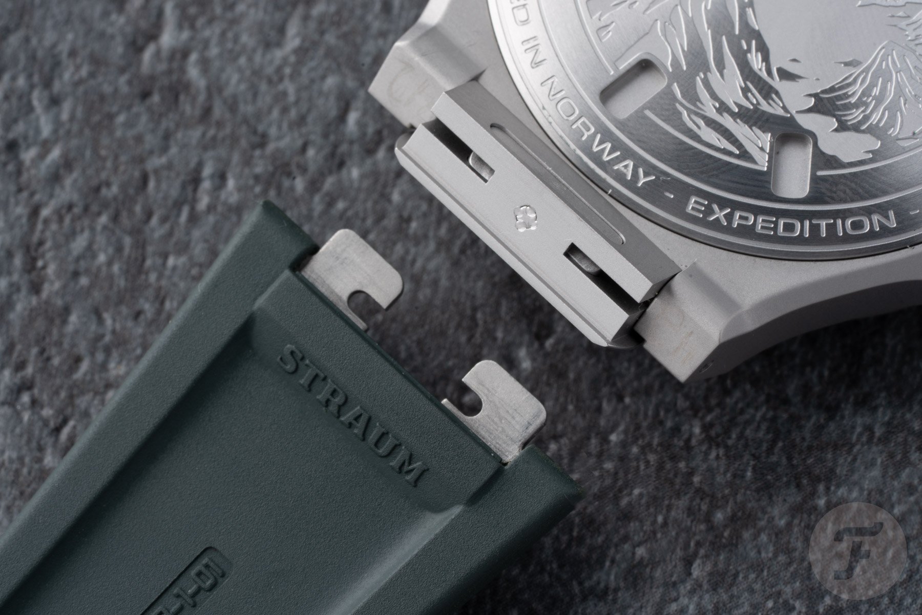 Straum Expedition strap connection