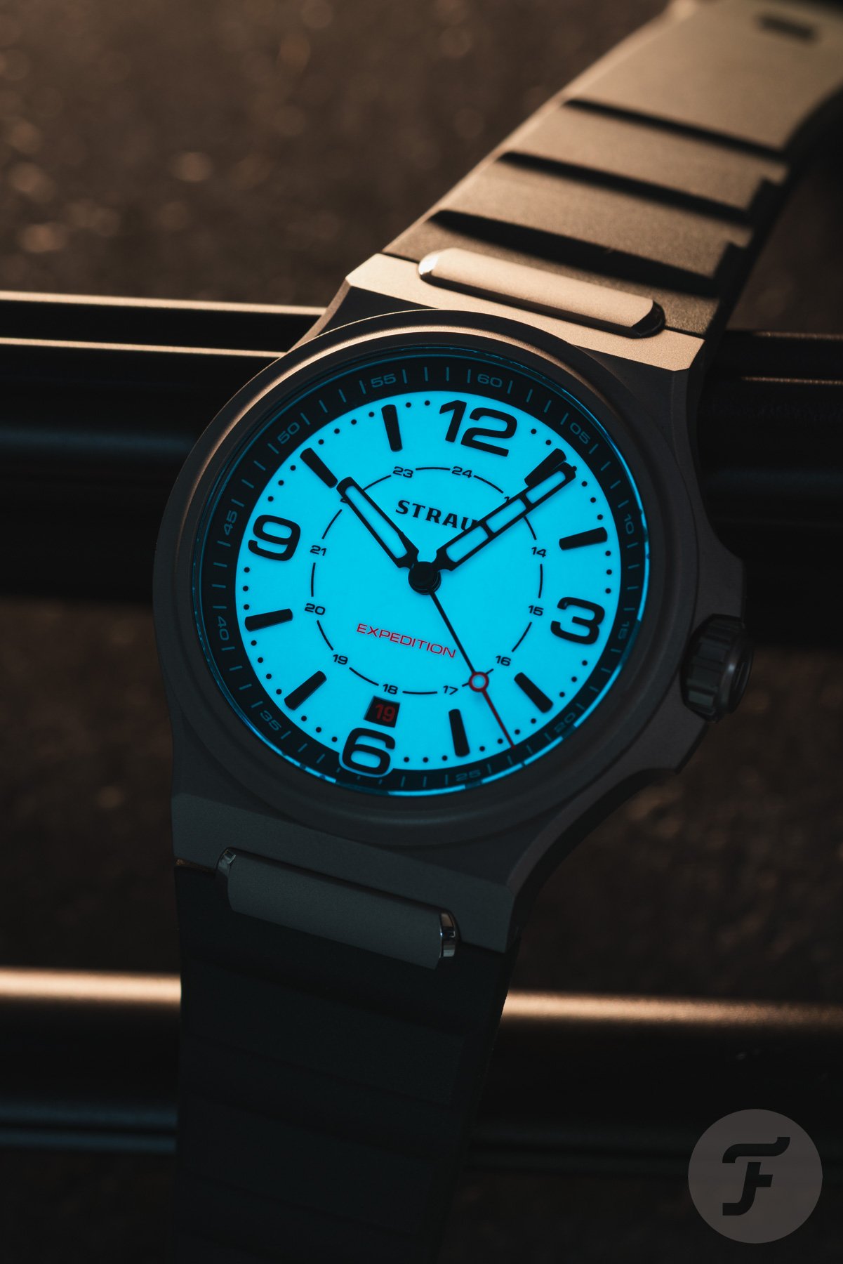 lume-dial Straum Expedition in the dark