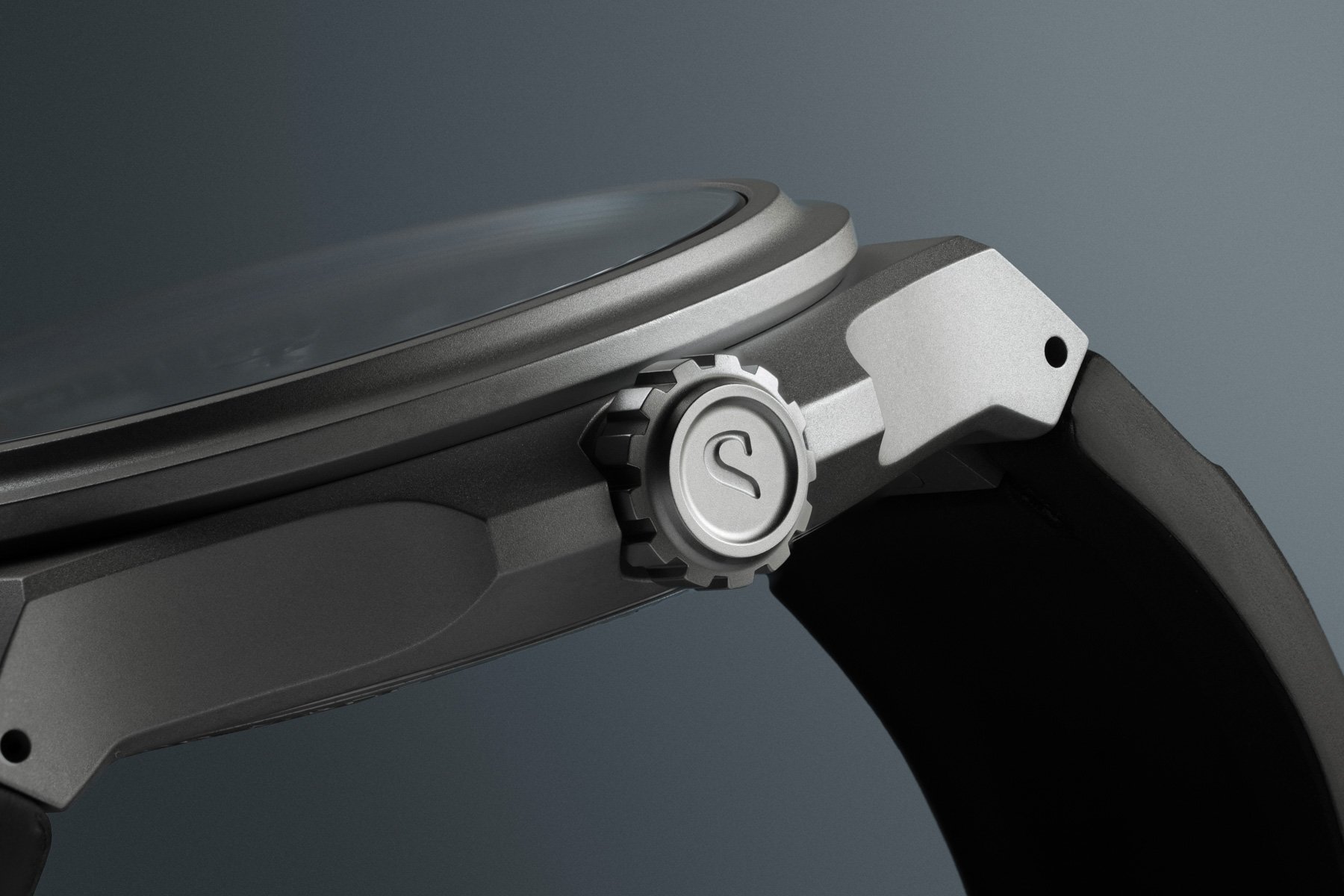 Straum Expedition crown and case flank