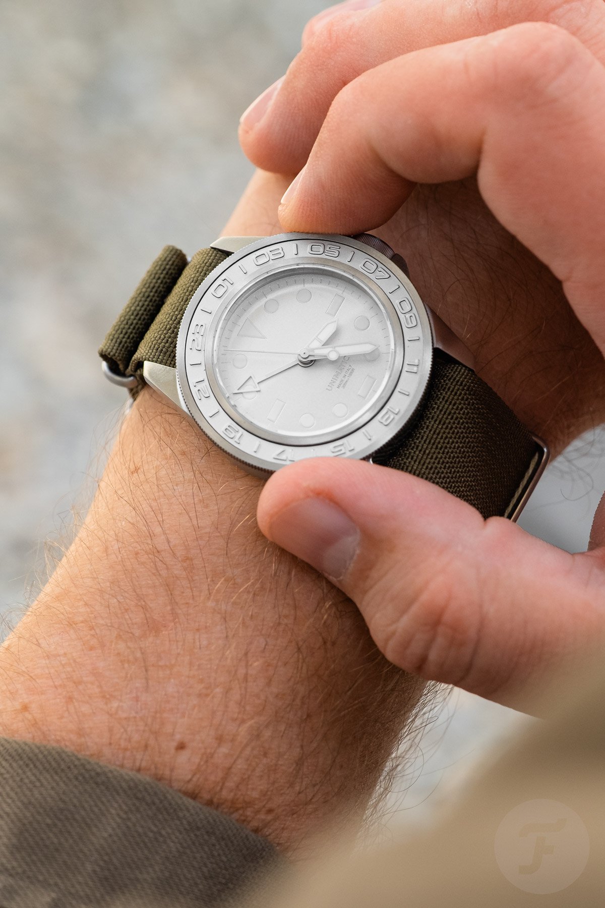 Unimatic Modello Uno GMT Impronte U1-GMT-AEG on wrist, fingers on bezel