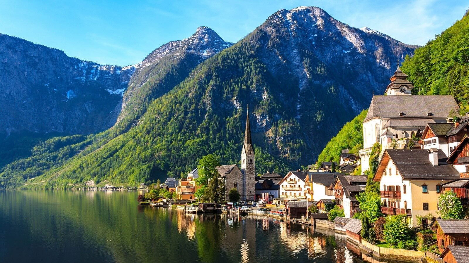 Lake Hallstatt in Austria
