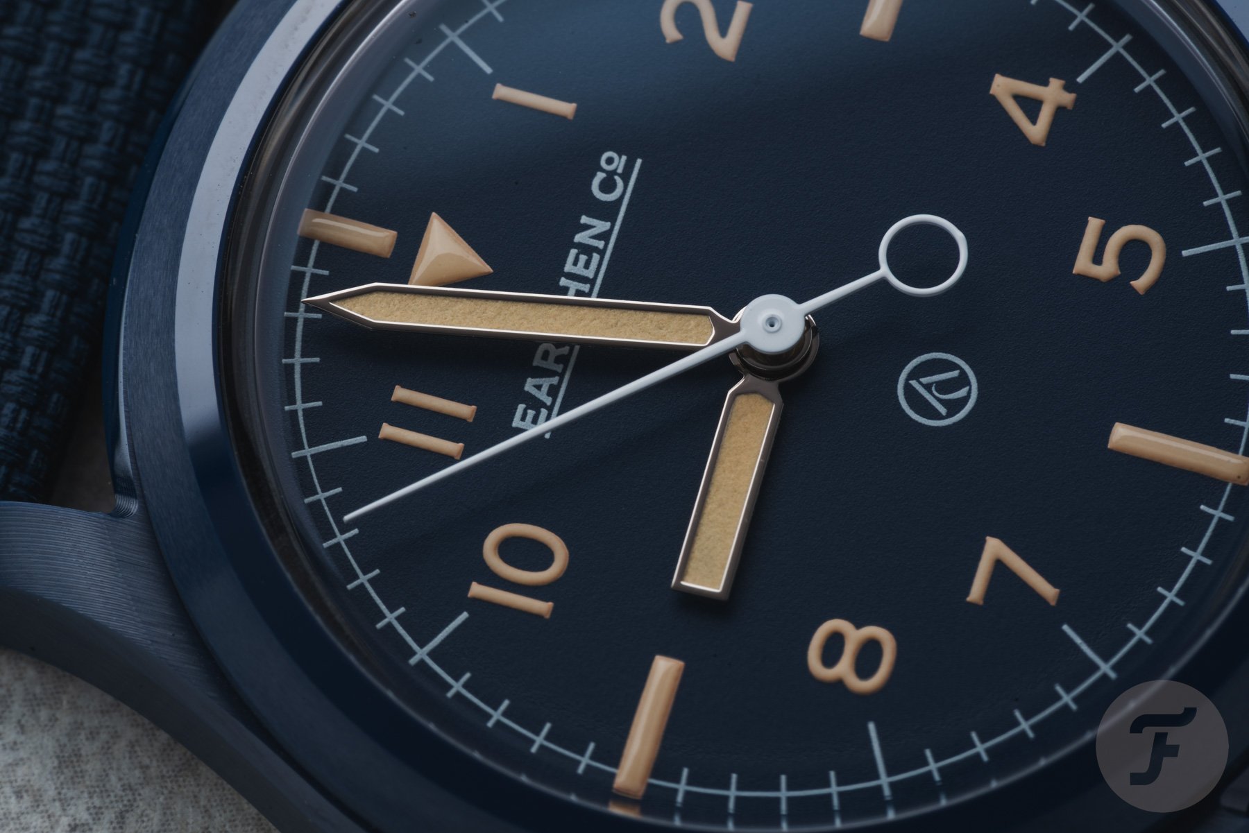 Earthen Co. Summit MK II Après-Bleu dial and handset up close