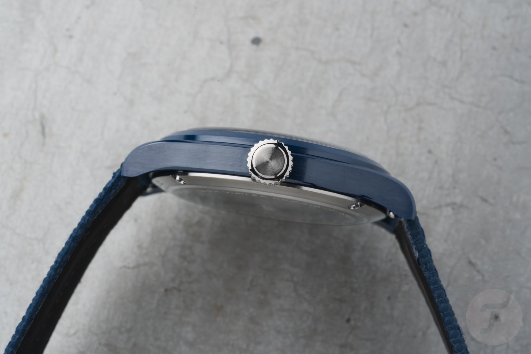 Earthen Co. Summit MK II Après-Bleu case profile, crown side