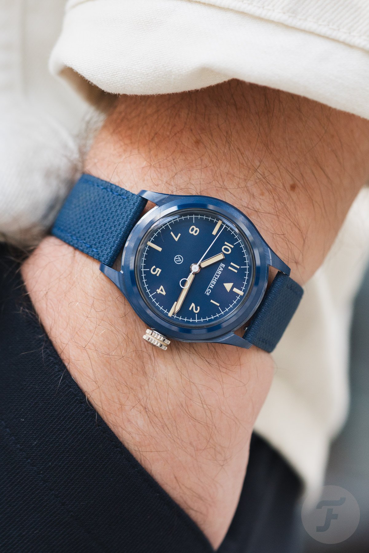 Earthen Co. Summit MK II Après-Bleu pocket shot