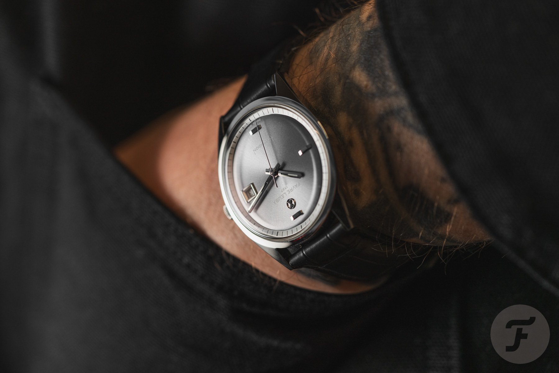 gray-dial Favre Leuba Harpoon Revival pocket shot