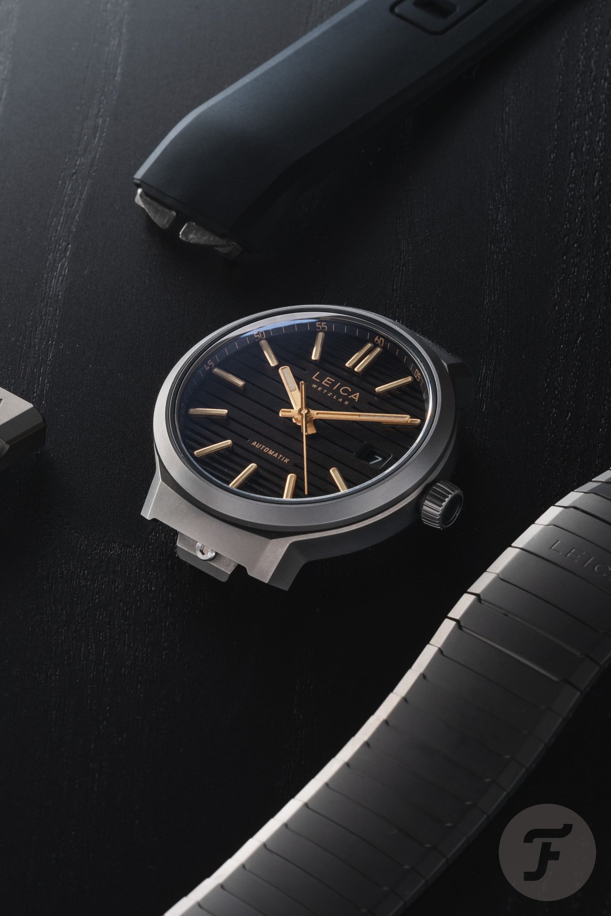 Leica ZM 11 Titanium Coffee Black watch head between strap and bracelet
