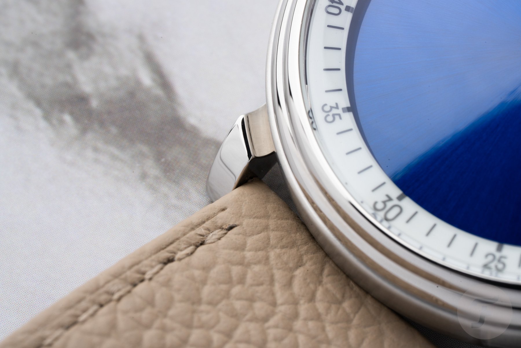 M.A.D.3: Vincent Calabrese lug and bezel detail