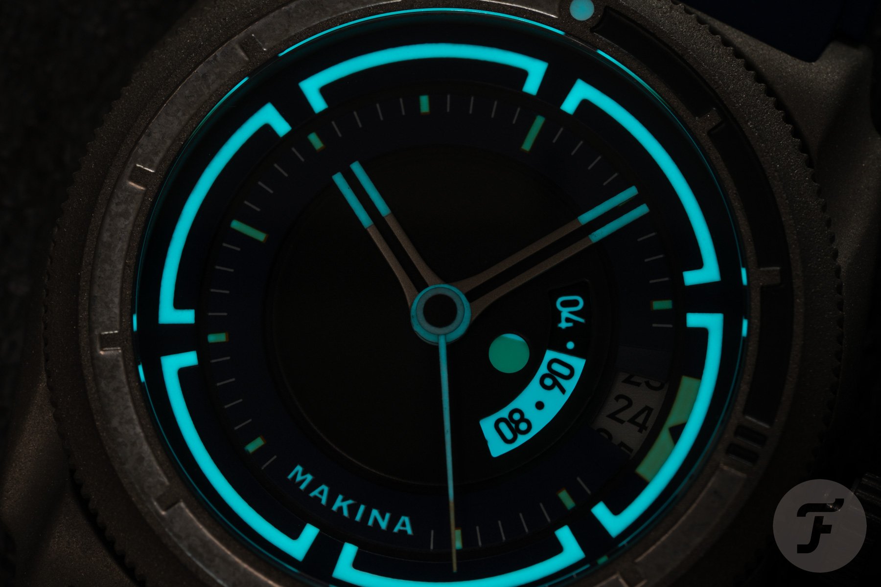 Makina Azazel_I GMT lume shot