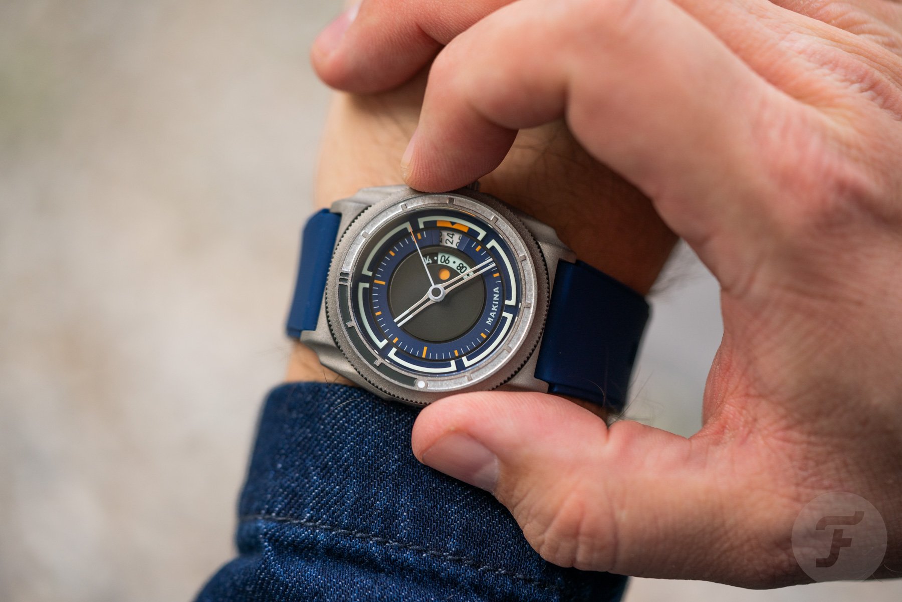 Makina Azazel_I GMT on wrist, fingers on bezel