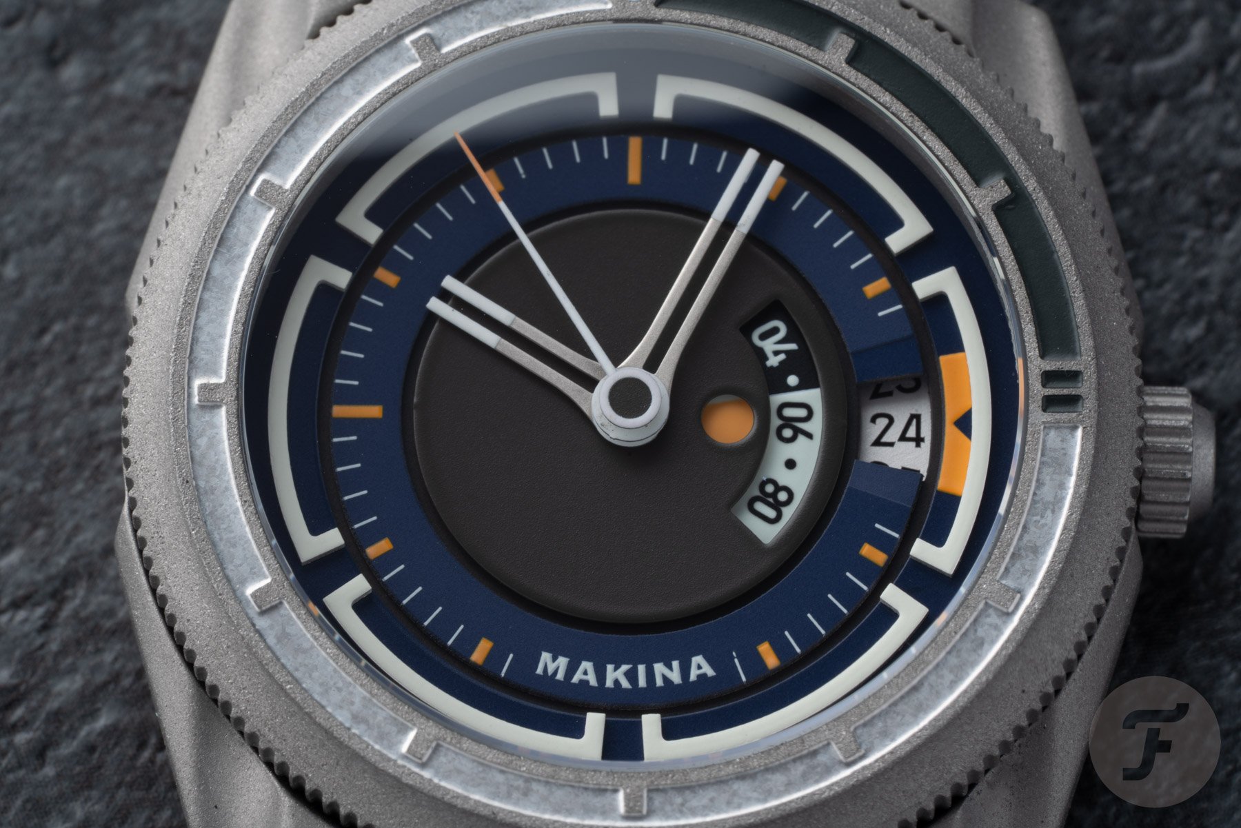 Makina Azazel_I GMT dial up close