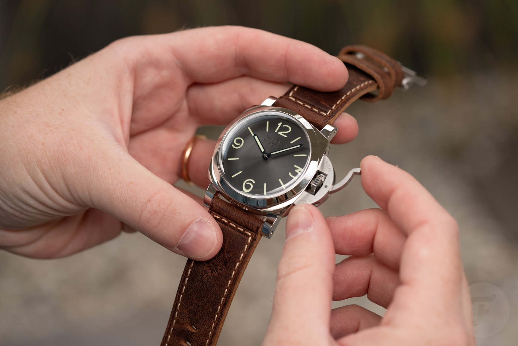 Panerai Luminor Firenze 8 Giorni PAM01794 in hands, crown latch open