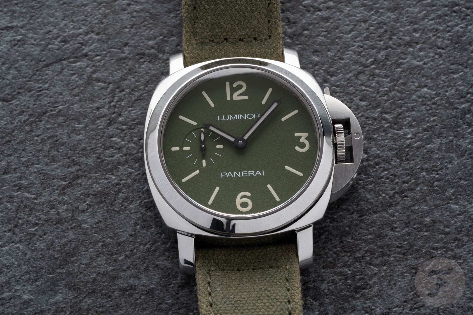 Panerai Luminor PAM01711 up close