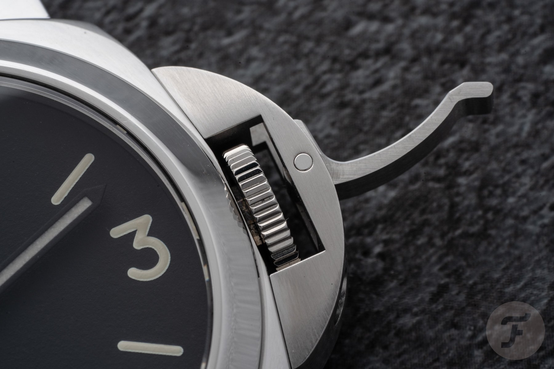 Panerai Luminor PAM01710 crown latch open
