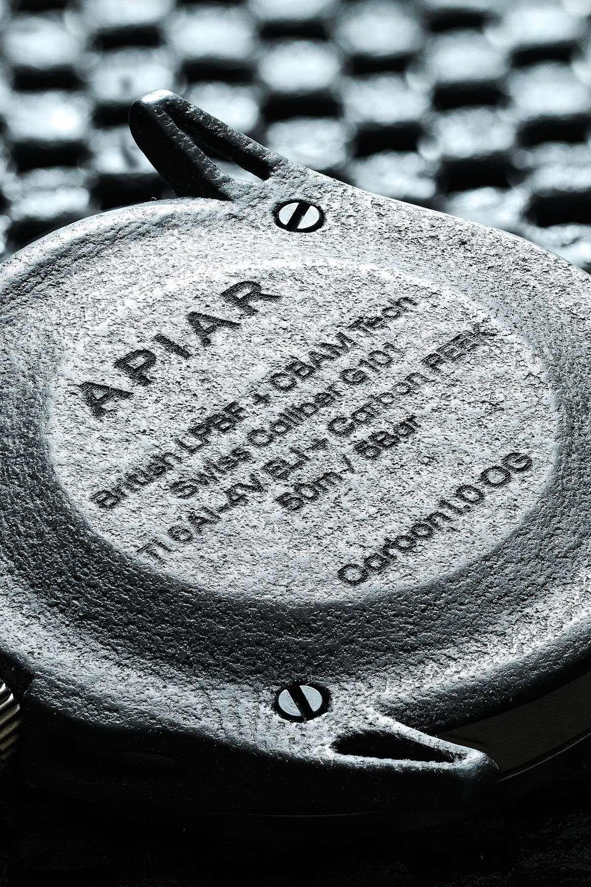 Apiar Carbon1.0 OG case back