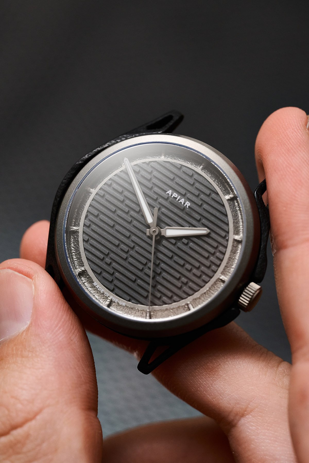 Apiar Carbon1.0 OG watch head in hand