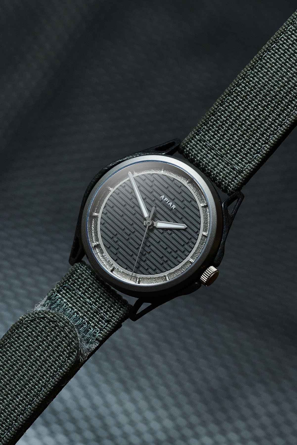 Apiar Carbon1.0 OG on nylon strap